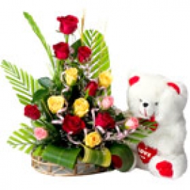 Spendid 15 Multihued Roses With Lovable Cute Teddy Bear